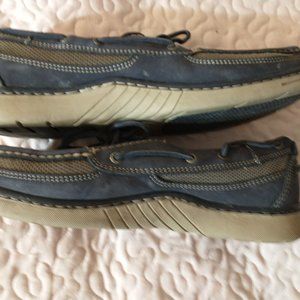 TOMMY BAHAMA LOAFERS.... LIKE NEW